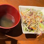 KUBOTA食堂 - ワカメスープ・サラダ
