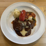 メーラレン - 料理写真:牛タンの赤ワイン煮込み・チーズソース