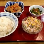 まいどおおきに食堂 - 鶏と芋煮 小松菜 サラダ ご飯（小）