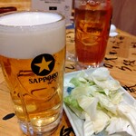 神豚 - ビール&お通しのキャベツ