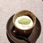 ヒカリヤ ニシ - ブリュレとカリフラワーソースとアボカドムース