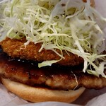 モスバーガー - とびきりアボカドコロッケのアップ