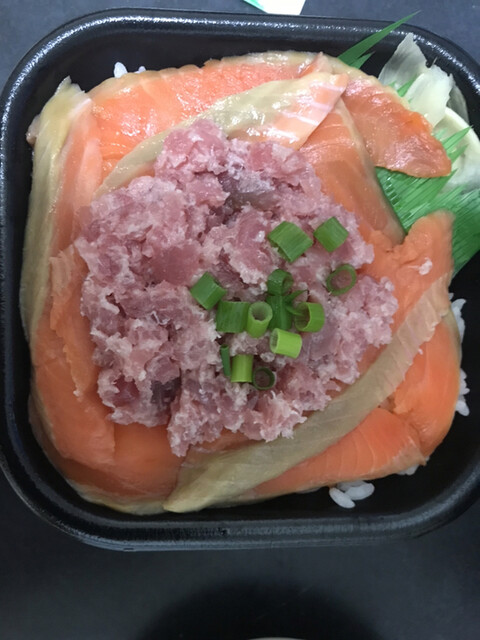 丼丸 八戸店で新鮮な海鮮丼を堪能 &ndash; 本八戸の人気海鮮丼専門店