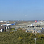 Barun - 窓から見える成田空港の滑走路