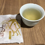 GRAND BACH SENDAI - チェックイン後にラウンジでもらえるヨモギ茶、お菓子