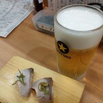 立ち飲み鮨 謹賀 3ビル - 生中とサービスの寿司