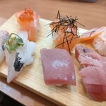 赤酢 謹賀 - サーモン三昧３貫・シマアジ２貫・中トロ２貫