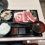 Yakiniku No Gyuta Honjin - 定食