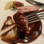 LES DEUX MAGOTS PARIS - おう、もろ肉だな。肉の味ってかソースの味だな。