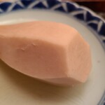 緒方 - ⑫煮海老芋(大阪府富田林産)、利尻昆布の出汁
      旬は晩秋～冬
      薄味の出汁で味付けされた海老芋は型崩れしていないけれど裏漉ししたかのように軟らかい
      口に入れると溶け出して優しい甘みが拡がります