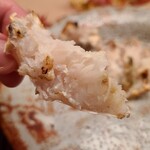 緒方 - ⑤炭火焼き間人蟹(胴体)(京都府間人産)
      胴体は大きいので4つに切って提供
      しっかり火入れが入ってる部分とミディアムレアの部分があるのですが、どちらも美味しい
      焼きムラでなく、グラデーションなんです