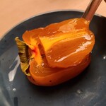緒方 - ⑰代白柿
      シャーベットにして食べる甘いゼリー状のとろける果肉で、京都の秋の風物詩
      単にデザートも良いけれど、柿をこういう昔からの食べ方で頂けるのも面白い