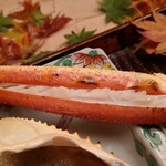 緒方 - ⑪炭火焼き間人蟹(3番脚)(京都府間人産)
      当たり前ですが、段々と小さくなる蟹の脚
      食べ方で最後になるほど味わいが濃くなる
      ワクワクする蟹の〆です♪