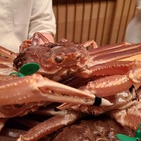 緒方 - ◯間人蟹
                    正式名は頭矮蟹(ズワイガニ、地方名:松葉蟹、越前蟹など)
                    産卵期は晩冬、旬は晩秋～晩冬
                    雌の漁期は11月上旬～1月上旬
                    (資源保護のため漁期が短い)
                    雄の漁期は11月上旬～3月中旬