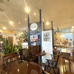 クルックス カフェオ ヨーロピアンリゾートカフェ - 店内の様子、1人掛けのゆったり明日も配置されています。