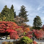 日光金谷ホテル - 玄関前 紅葉