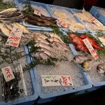 マルトモ水産 鮮魚市場 - 