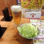串カツ田中 - 生ビールとキャベツ