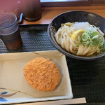 はなまるうどん - ぶっかけうどん（中）冷たい　とコロッケ