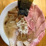 Kokonotsuya - 背油醤油らーめん（ストレート麺）　＋　チャーシュートッピング
