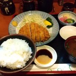 とんかつ稲 - お昼のロースカツ定食（1320円）