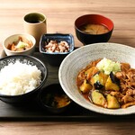 Spicy vermicelli stir-fried set meal with pork and eggplant