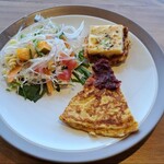 Warung Buddha - サラダ、天使のラザニア、たっぷりキャベツの卵焼き