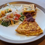 Warung Buddha - サラダ、天使のラザニア、たっぷりキャベツの卵焼き