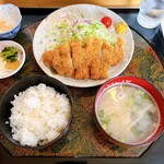 かつ太郎 - 料理写真:ロースカツ(上)定食