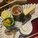 銀座 しのはら - 八寸〜カワハギの肝和え　ほうれん草と菊の花のお浸し　鮑　菊蕪　鰻の昆布巻き　卵真丈