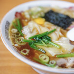 宝来家 - "雲吞麪（こんとんめん）"、菠薐（からな）