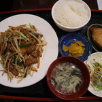 Raku Gyouza Izakaya Suidoubashiten - ニラレバ定食