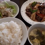 野庭飯店 - 牛肉とエリンギの炒め　ランチバイキング