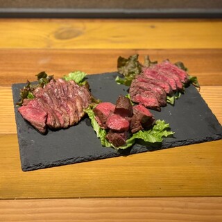 五感を使って味わうお肉メニューが当店のウリ！自家製ピザも◎