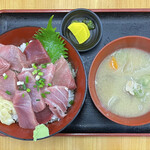 カネセイ - マグロ鉄火丼と豚汁セット 