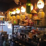 焼鳥・もつ焼 串焼き神社 - キッチンが目の前にあるカウンター席。