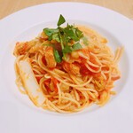 アウテンティコ - ベビー帆立と白菜のスパゲッティアンチョビトマトソース