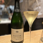 マンサルヴァ - グラスでミレジム。贅沢ですね。
      優しい酸が伸びやか〜。