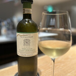 マンサルヴァ - 衝撃！
      薄っぺらな印象のワインなのですが、ふくよかな果実味と優しい酸、暖色の余韻が素晴らしい！
      樽は使っていないと思いますが、不思議と炙ったカマスの香ばしさも合いますし、柿の甘さは言うに及ばず。