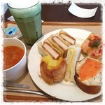 サンドッグイン　神戸屋 - ランチビュッフェ@882
            パン食べ放題！