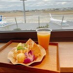 ノースショア - 【プレーンシフォンケーキ　ハーフ　750円】飛行機の見える五階席☆