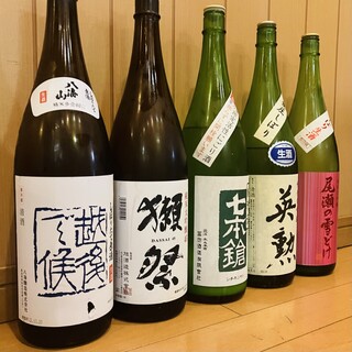 Approximately 35 types of sake ◎ Carefully selected brands from all over Japan that go well with Seafood