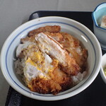 Wada - 煮込みソースカツ丼（カツ断面）