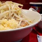 ラーメン二郎 - 汁なし半分＋ニンニク多め＋青ネギ