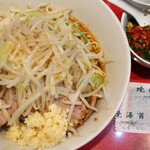 ラーメン二郎 - 汁なし半分＋ニンニク多め＋青ネギ
