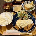 津田屋食堂 - チキン南蛮定食とアジフライ