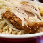 ラーメン二郎 - 豚の厚み