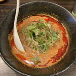 Usagi - 担々麺2辛(1000円)。濃厚な胡麻のコクとベースとなるスープの美味しさもさることながら、辛さと痺れもなかなか…