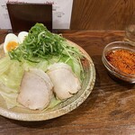 つけ麺本舗 辛部 - 定番つけ麺(大)おむすびセット￥1,250