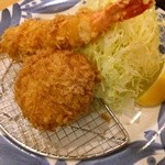 とんかつ とん亭 - 単品(海老フライ480円+蟹爪入クリームコロッケ450円)